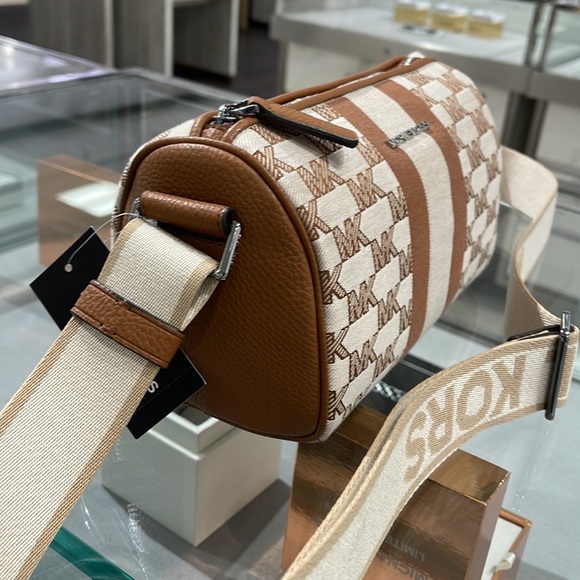 Michael Kors Men’s Women’s Cooper mini duffle xbody NWT 
Light Cream Multi 

NWT - Picture 3 of 16